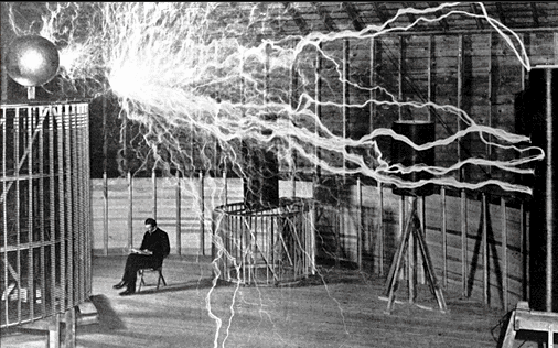 Nikola Tesla dans sa station expérimentale de Colorado Springs